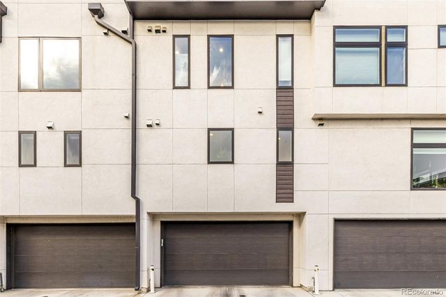 6820 E Lowry Boulevard, Denver, CO 80230