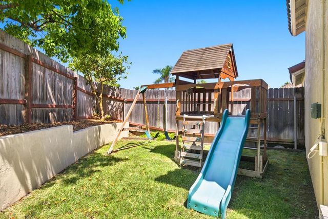 1702 Avenida Vista Labera, Oceanside, CA 92056
