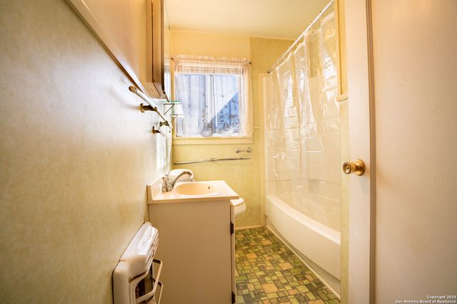 805 Evergreen, Comfort, TX 78013