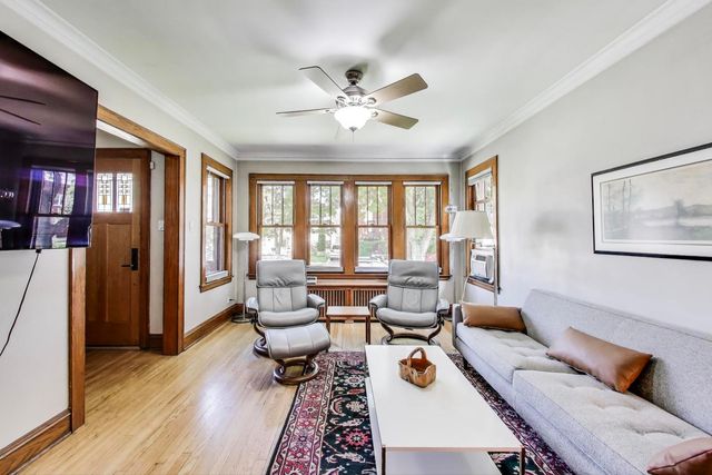 4704 N Kenton Avenue, Chicago, IL 60630