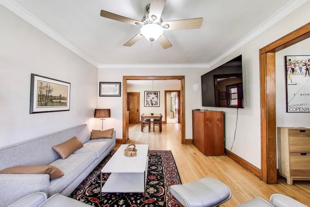 4704 N Kenton Avenue, Chicago, IL 60630