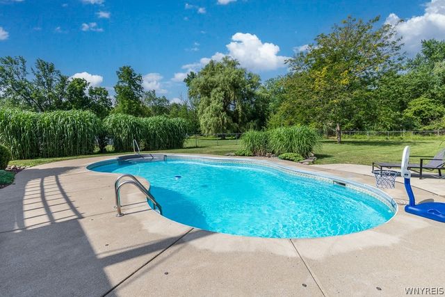 212 East Avenue, West Seneca, NY 14224