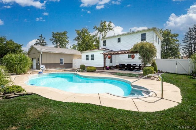 212 East Avenue, West Seneca, NY 14224