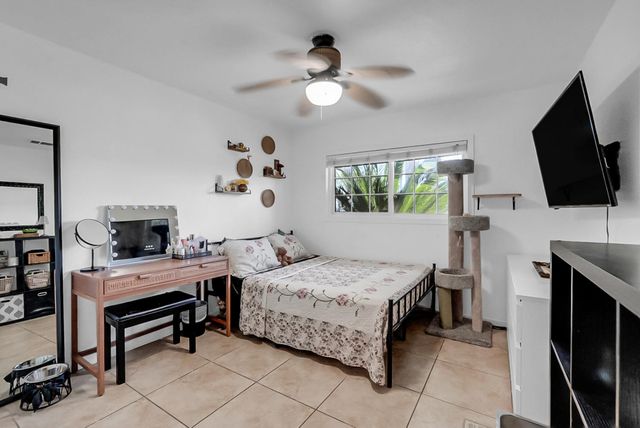 1427 Snyder St, Manteca, CA 95336