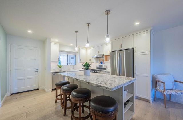 250 Forest Ridge Road 27, Monterey, CA 93940