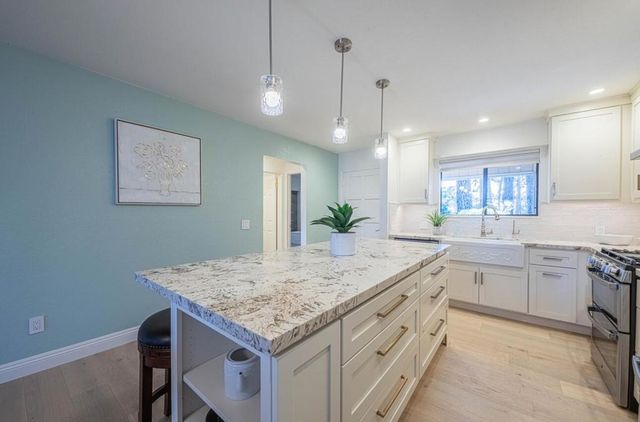 250 Forest Ridge Road 27, Monterey, CA 93940