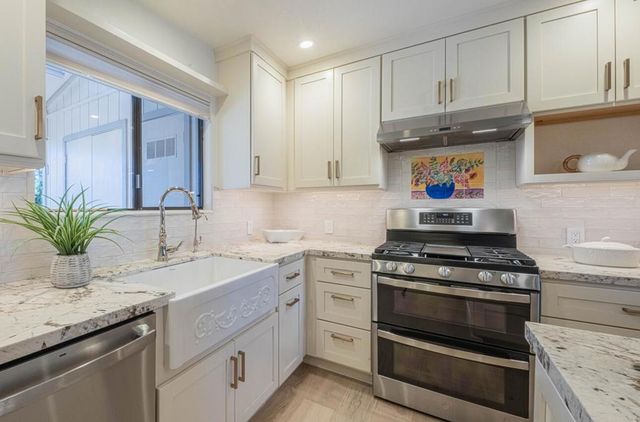 250 Forest Ridge Road 27, Monterey, CA 93940