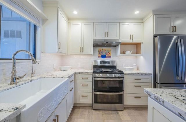 250 Forest Ridge Road 27, Monterey, CA 93940