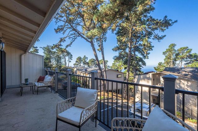 250 Forest Ridge Road 27, Monterey, CA 93940