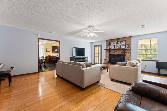 23362 Joe May Rd, Denham Springs, LA 70726