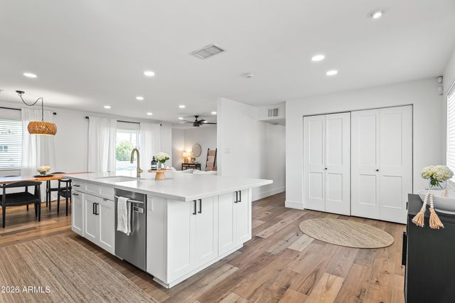 901 E BERRIDGE Lane, Phoenix, AZ 85014