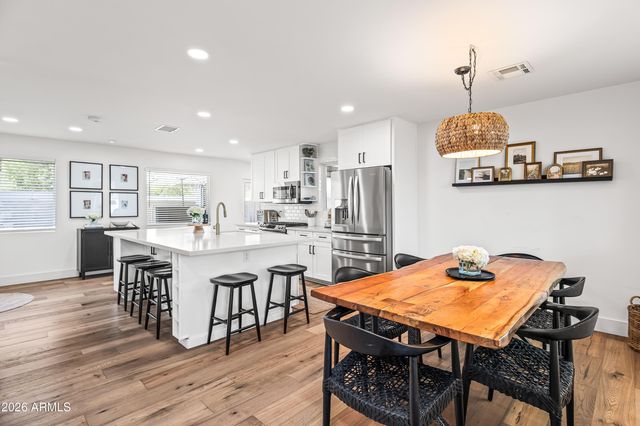 901 E BERRIDGE Lane, Phoenix, AZ 85014