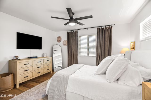 901 E BERRIDGE Lane, Phoenix, AZ 85014