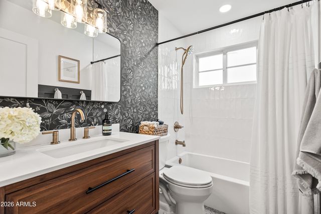 901 E BERRIDGE Lane, Phoenix, AZ 85014