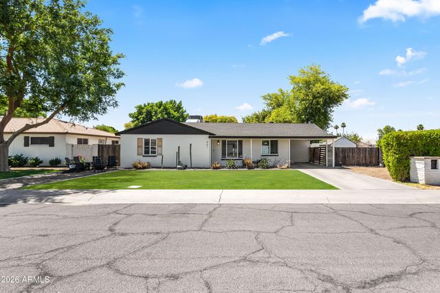 901 E BERRIDGE Lane, Phoenix, AZ 85014