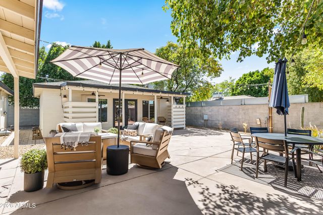 901 E BERRIDGE Lane, Phoenix, AZ 85014