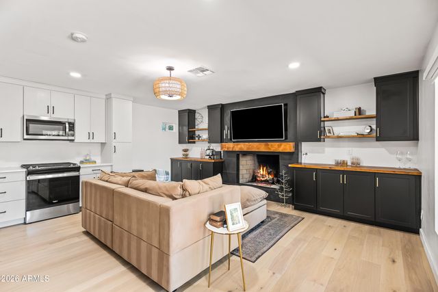901 E BERRIDGE Lane, Phoenix, AZ 85014