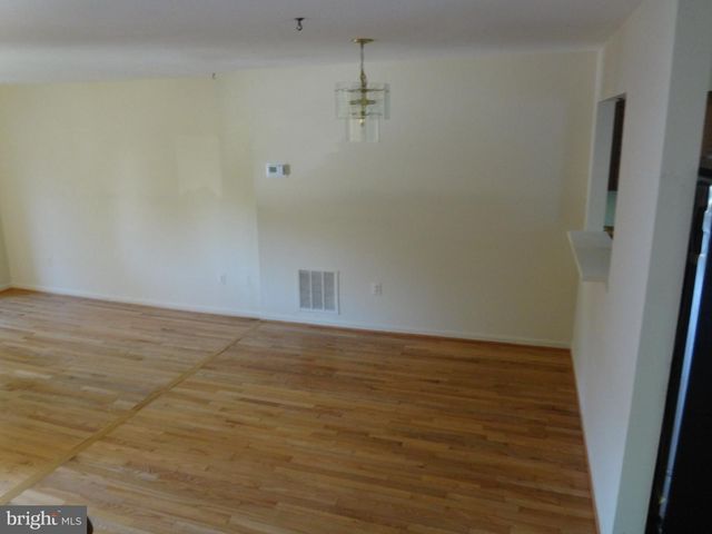 8 HUNTERS GATE CT, Silver Spring, MD 20904