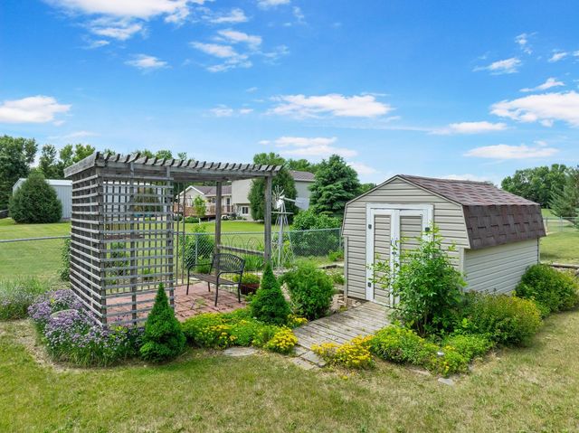 2710 66th St NW, Minot, ND 58703