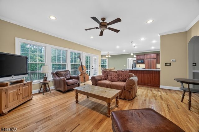 721 Ringwood Ave, Pompton Lakes Boro, NJ 07442