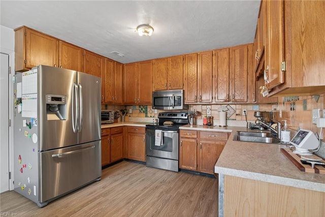 3451 Cricket Hollow LN, Chesapeake, VA 23321