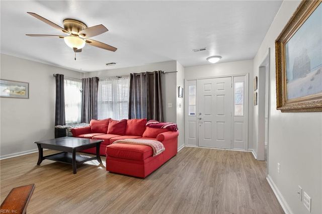 3451 Cricket Hollow LN, Chesapeake, VA 23321