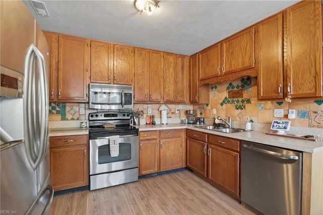 3451 Cricket Hollow LN, Chesapeake, VA 23321