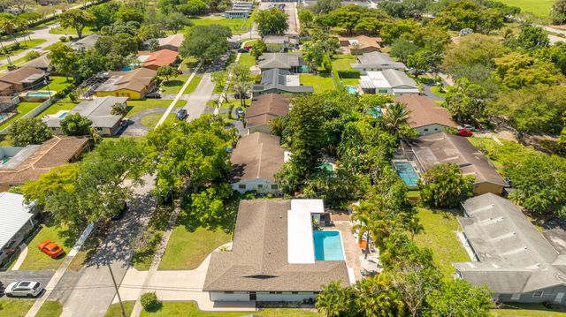1431 NW 70th Way, Plantation, FL 33313