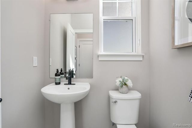 30009 Center Street 13, New Hudson, MI 48165