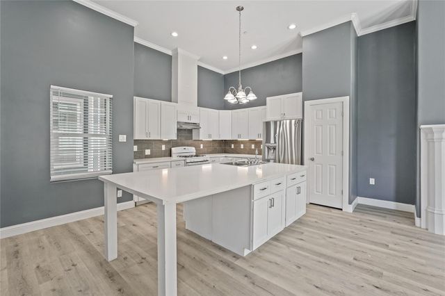 2116 Bidwell Drive, Houston, TX 77018