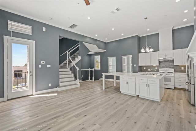 2116 Bidwell Drive, Houston, TX 77018