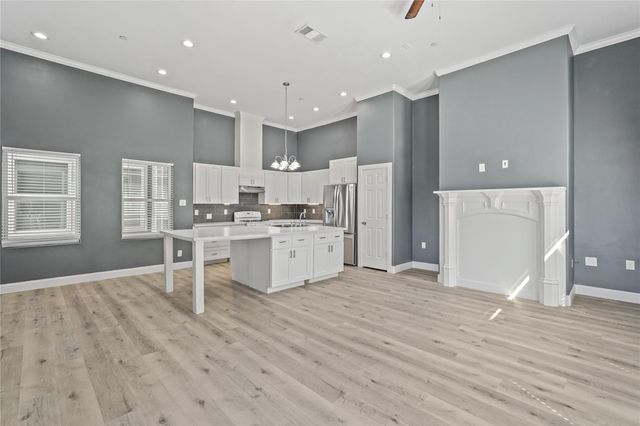 2116 Bidwell Drive, Houston, TX 77018