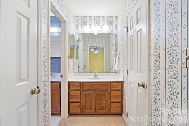 5636 Ivygate Lane, Charlotte, NC 28226