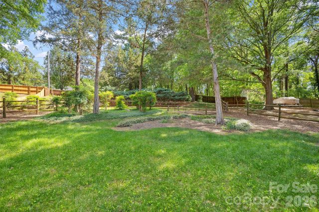 5636 Ivygate Lane, Charlotte, NC 28226