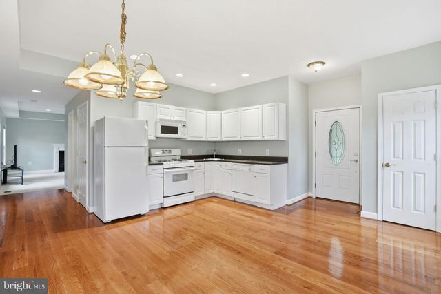 8613 VERNON AVE, Alexandria, VA 22309