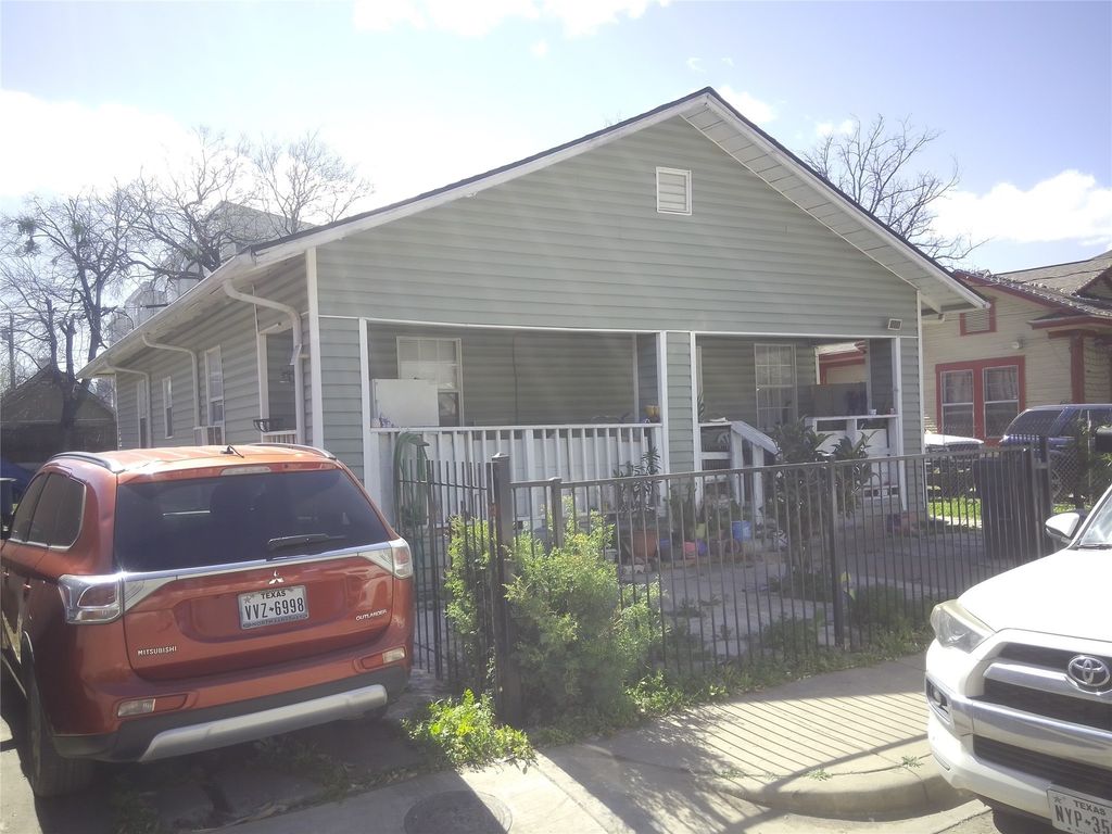 1515 HOLLY Avenue, Dallas, TX 75204