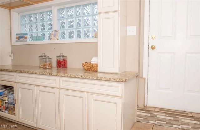 1560 S Meridian Road, Austintown, OH 44511