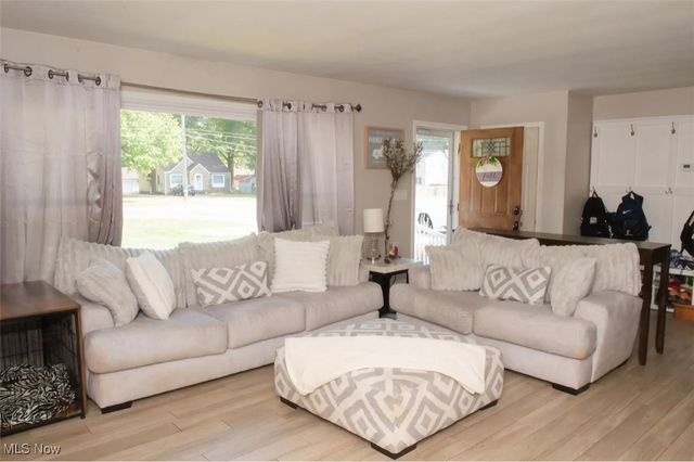 1560 S Meridian Road, Austintown, OH 44511