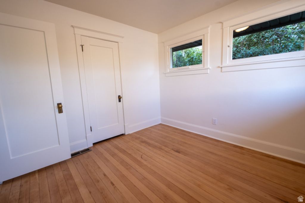 Image 14 of property listing at 1270 E CRYSTAL AVE, Salt Lake City, UT 84106