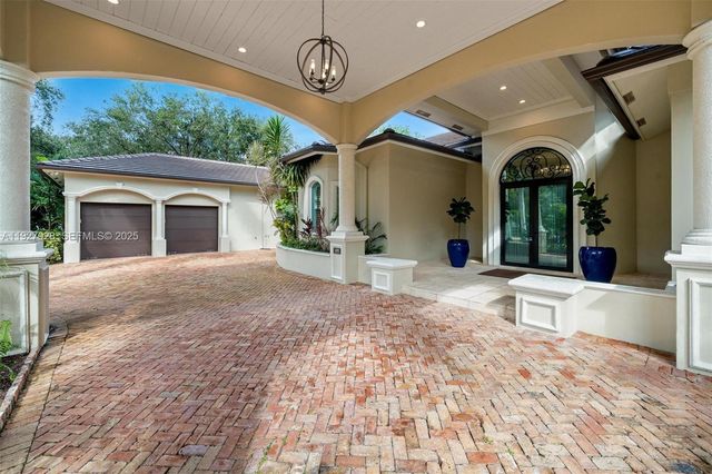 6890 SW 94th Street, Pinecrest, FL 33156