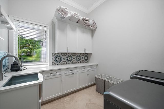 6890 SW 94th Street, Pinecrest, FL 33156