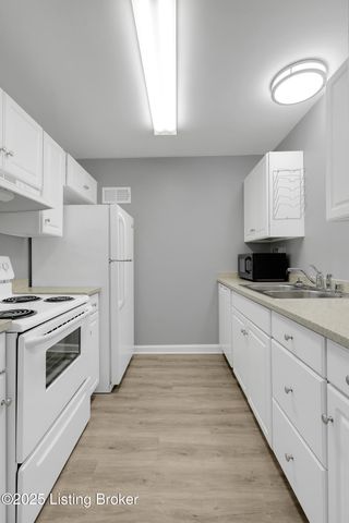 8 Dupont Way APT 1, Louisville, KY 40207