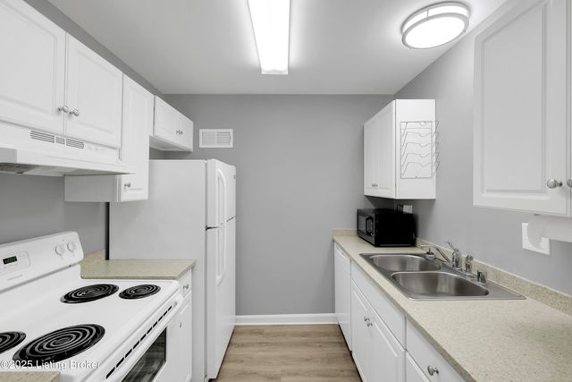 8 Dupont Way APT 1, Louisville, KY 40207