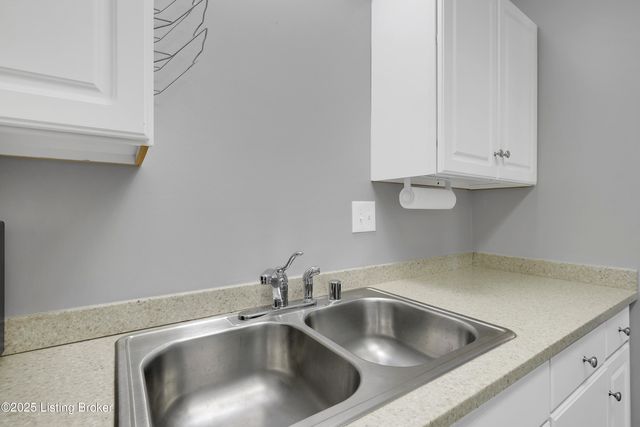 8 Dupont Way APT 1, Louisville, KY 40207