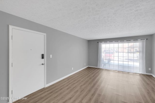 8 Dupont Way APT 1, Louisville, KY 40207