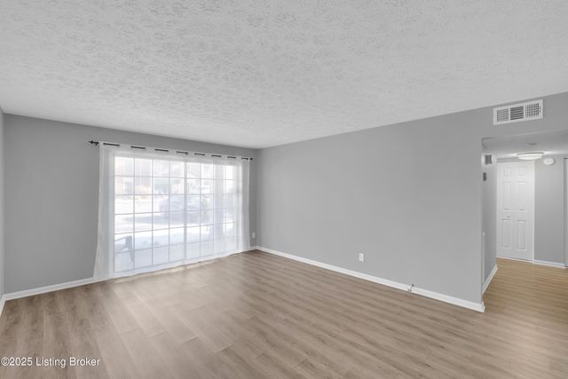 8 Dupont Way APT 1, Louisville, KY 40207