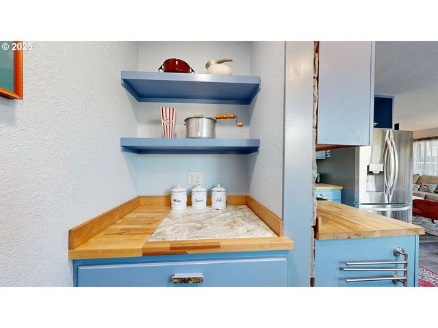 222 DEL NORTE Ln 8, Brookings, OR 97415