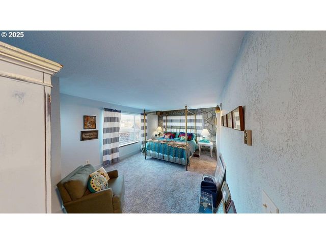 222 DEL NORTE Ln 8, Brookings, OR 97415