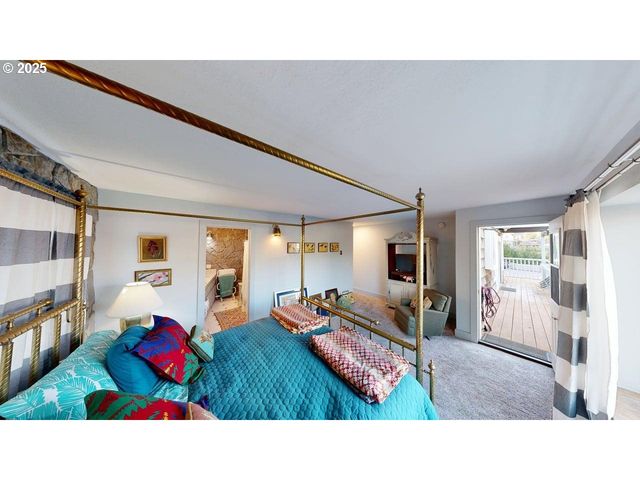 222 DEL NORTE Ln 8, Brookings, OR 97415