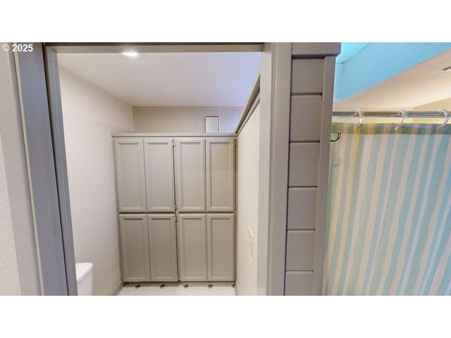 222 DEL NORTE Ln 8, Brookings, OR 97415